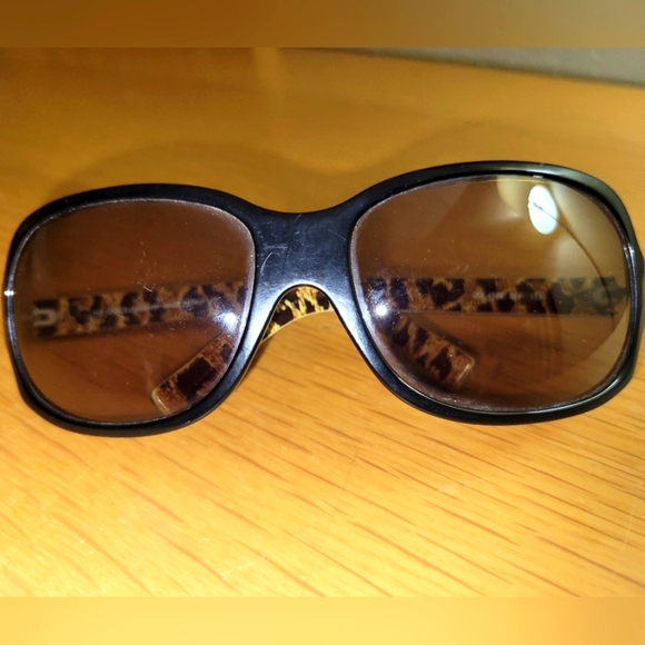 Dolce & Gabbana Accessories - D&G Sunglasses in black w leopard inside